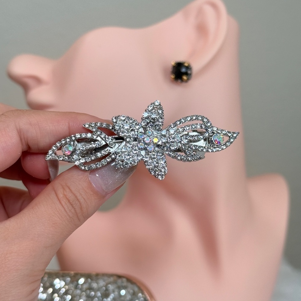 Sparkling Silver Floral Hair Accessorie - Picture 3 of 5